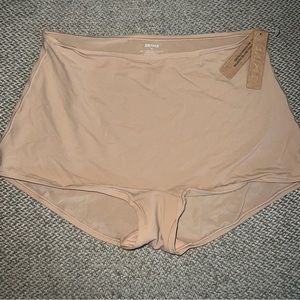 NWT Skims High-Waisted Boy Shorts